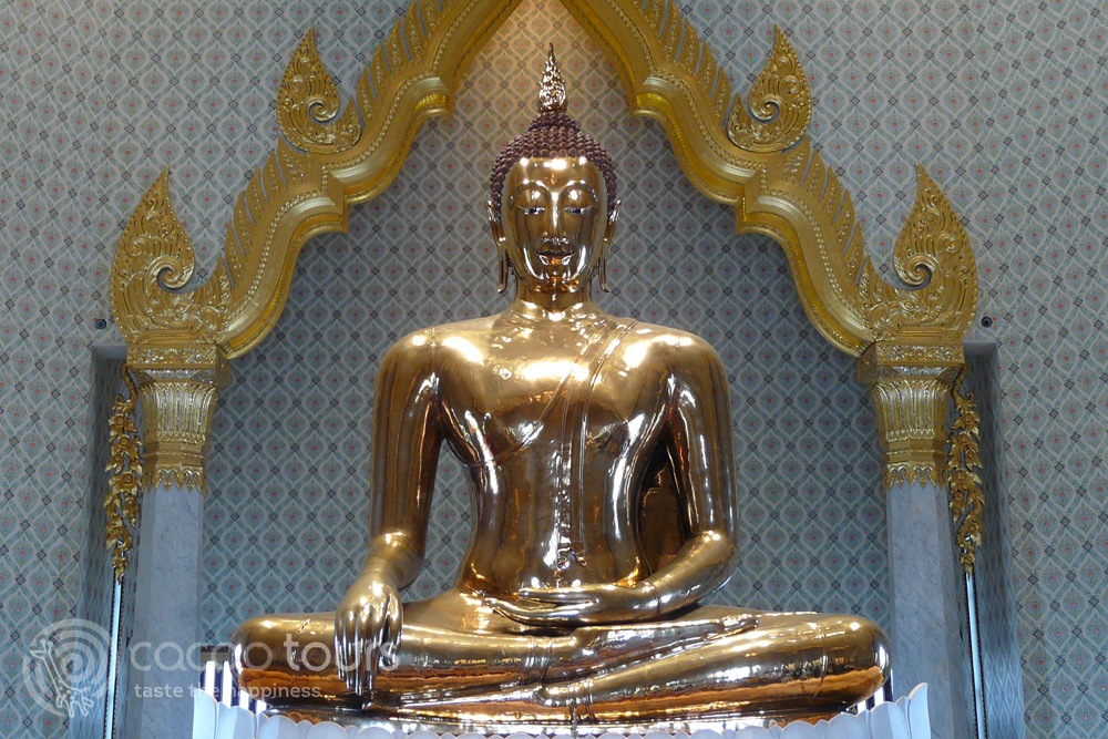 храмът Ват Траймит (Wat Traimit) в Банкок, Тайланд (Bangkok, Thailand)